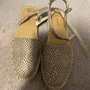 Closed toe sandals
